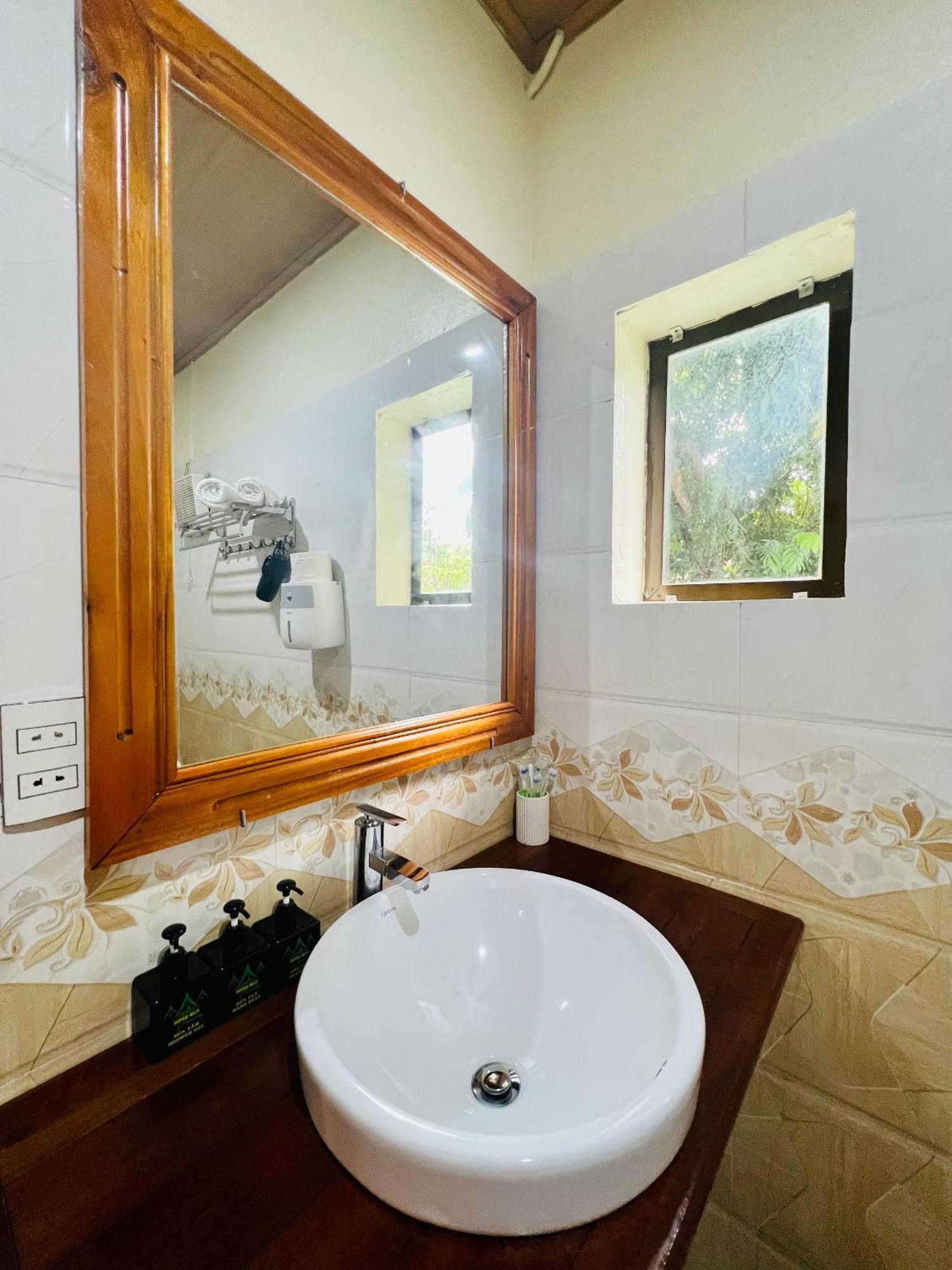 Tropical Valley Homestay - Villas Phong Nha Bagian luar foto