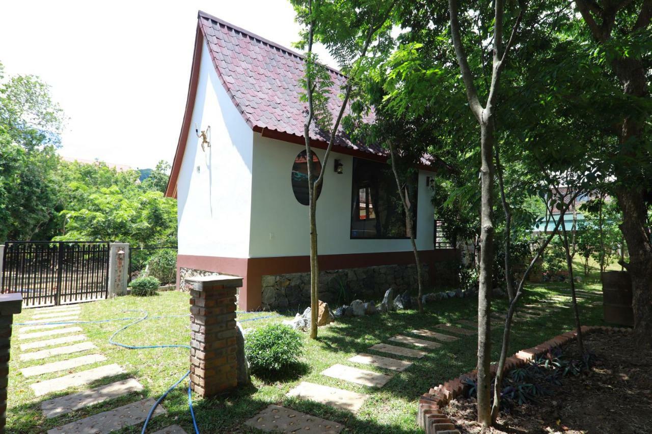 Tropical Valley Homestay - Villas Phong Nha Bagian luar foto